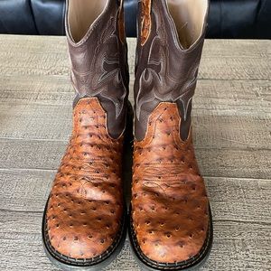 Round toe ostrich ropers